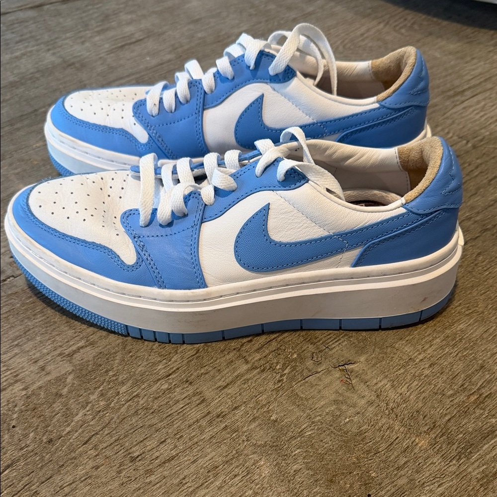 Nike Low-Top Sneakers in White and Light Blue